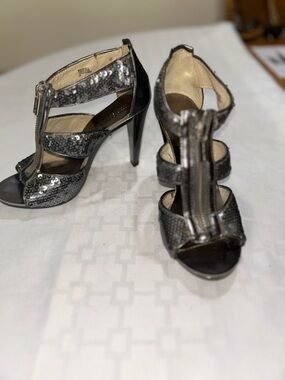 Michael Kors Berkley Silver Metallic Sequins High Heel Platform Sandals 6M